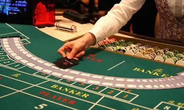 Người chơi đang trải nghiệm cá cược bong đá trực tuyến trên di động